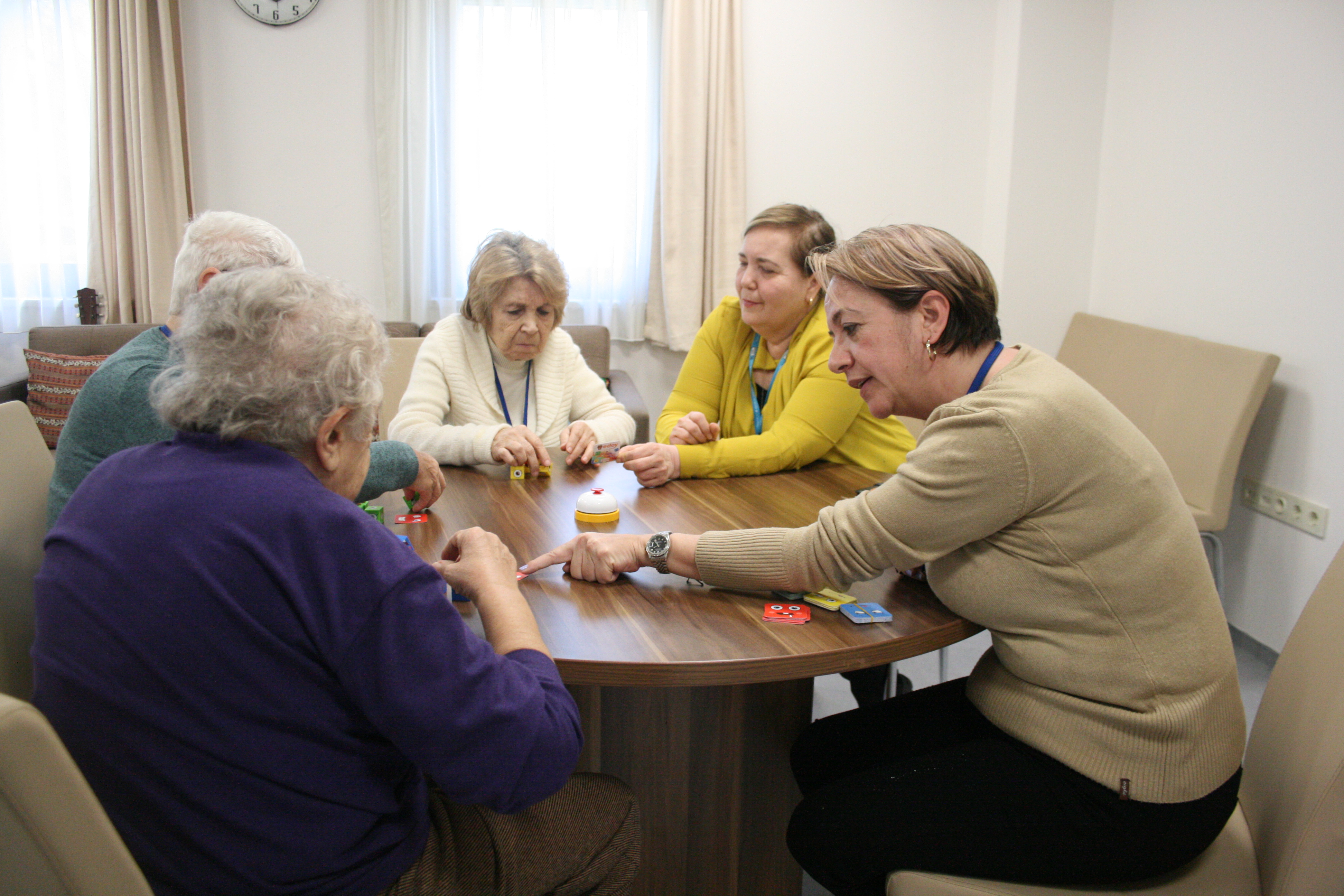 Alzheimer hastaları sosyalleşiyor